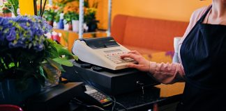 Cum optimizezi spațiul la casa de marcat în punctele de vânzare mici